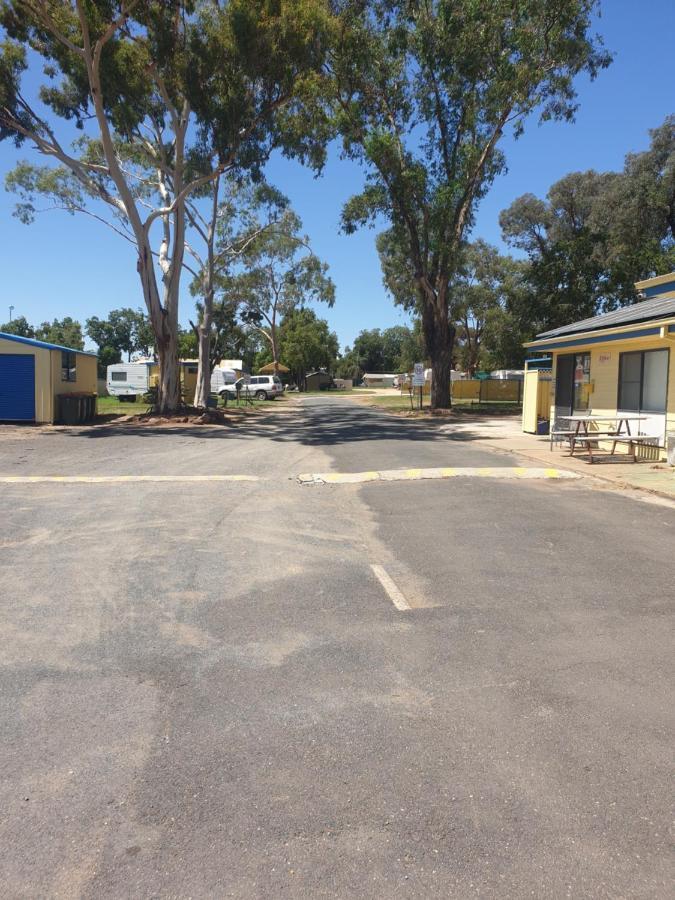 Newell Hwy Caravan Park Паркс Екстер'єр фото